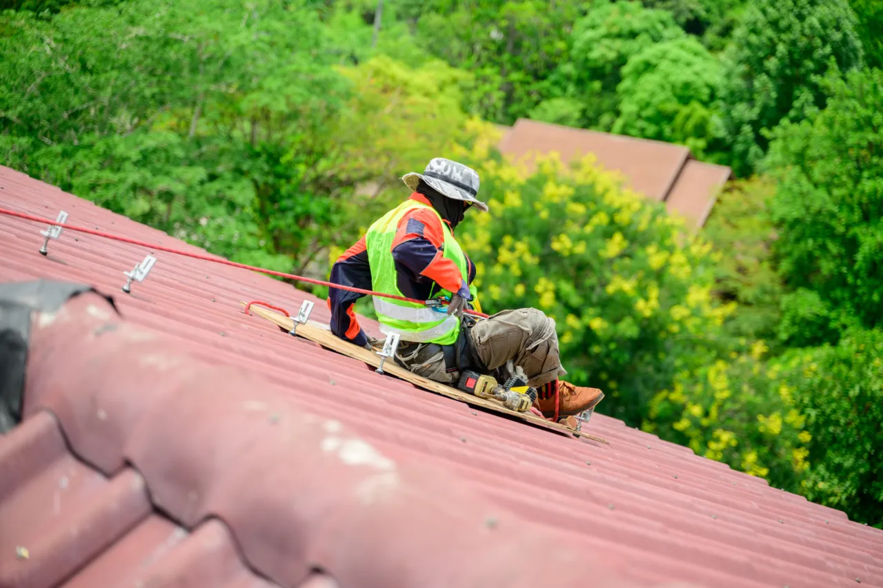 urgence fuite toiture Clairvaux-les-Lacs – détection d’infiltration et tests